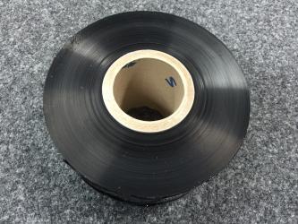 125mm Breite | opak schwarz | 23my Folienstärke | 750m Lauflänge | 76er Kern | Rundwickler Stretchfolie 